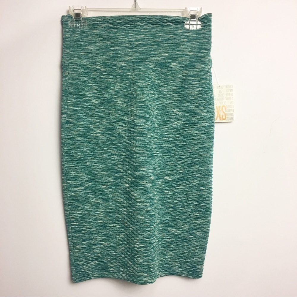 𝅺*3 for $36* Lularoe Cassie Skirt Size XS